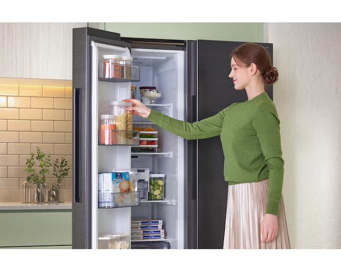 Samsung 640L Bespoke AI Series 6 Side-by-Side Fridge Freezer | Black | RS70F64KEF EU