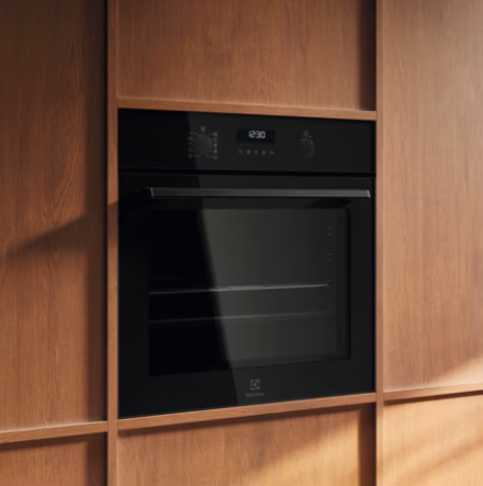 Electrolux Pyro Black Single Oven | EOM6P46K