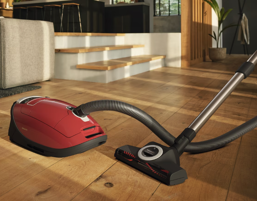 Miele Complete C3 Cat & Dog Vacuum Cleaner | Tayberry Red