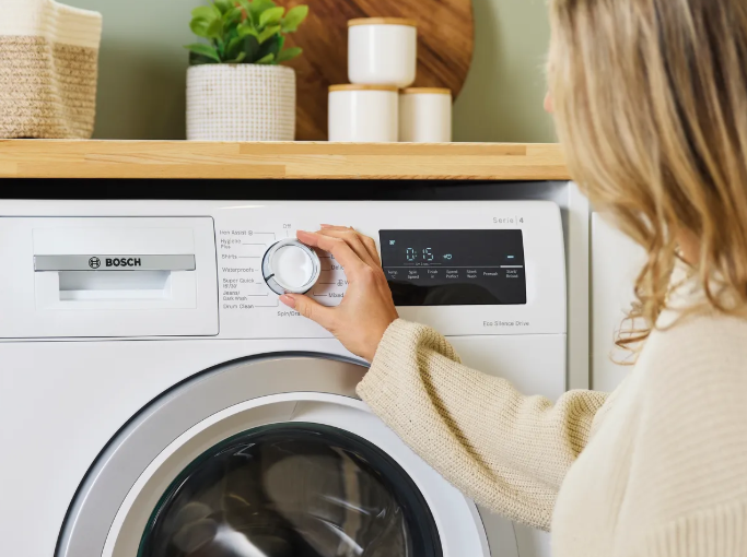 BOSCH Series 4 9kg 1400 Spin Washing Machine | White