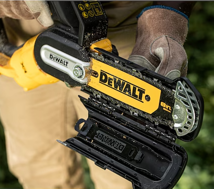DeWalt Pruning Saw Kit | 18V XR x1 5Ah Battery | DCMPS520P1-GB