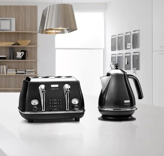 DeLonghi Icona Capitals Kettle | Black | KBOM.3001