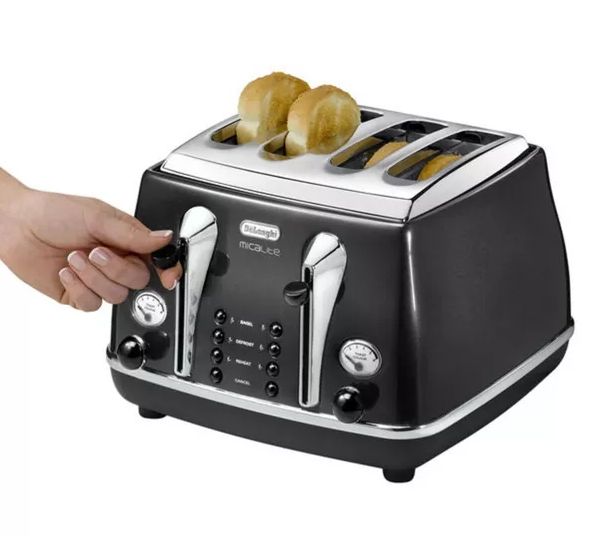 Delonghi Black 4 Slice Toaster