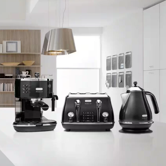 Delonghi Black 4 Slice Toaster