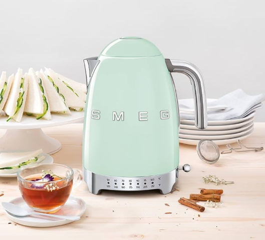 Smeg Retro 50's Style 1.7 Litre Kettle | Pastel Green