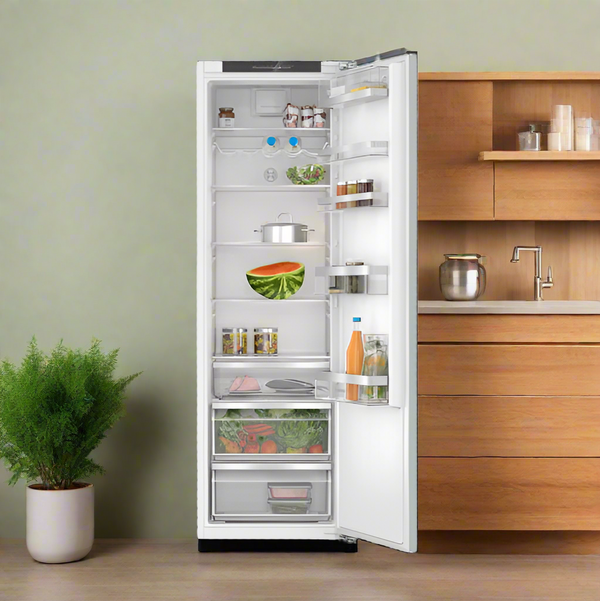 BOSCH Tall Larder Integrated Fridge KIR81ADDD0G
