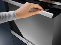 Electrolux Pyrolytic Single Oven | Stainless Steel | EOE8P09X