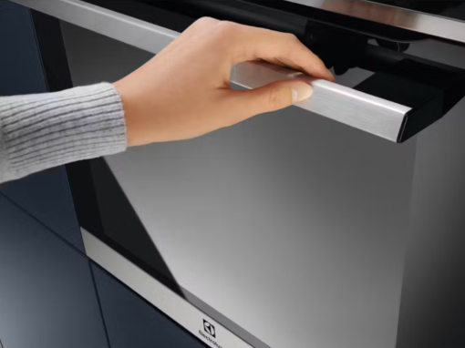 Electrolux Pyrolytic Single Oven | Stainless Steel | EOE8P09X