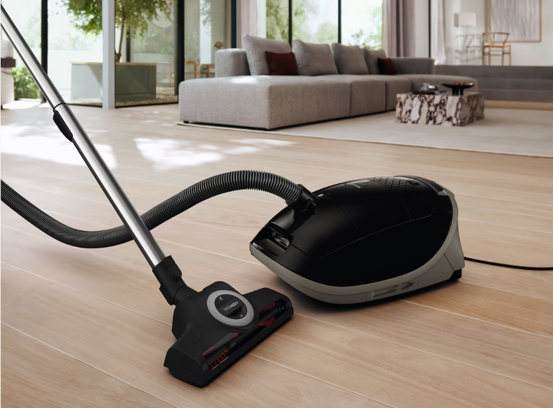 Miele Guard M1 | Cat & Dog | Obsidian Black
