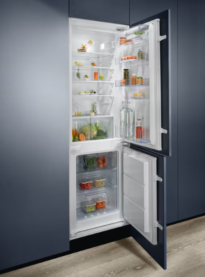 Electrolux Fridge Freezer | Black | LNT6ME33KO